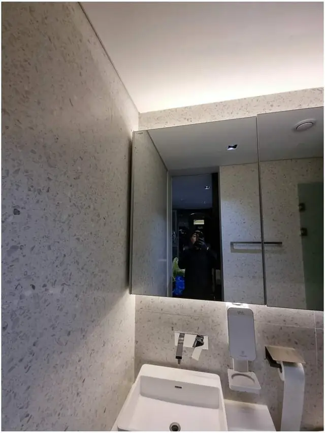 화장실 거울장 교체 작업 후