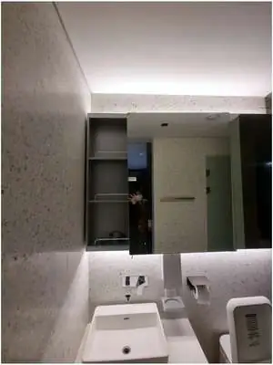 화장실 거울장 교체 작업 과정 3