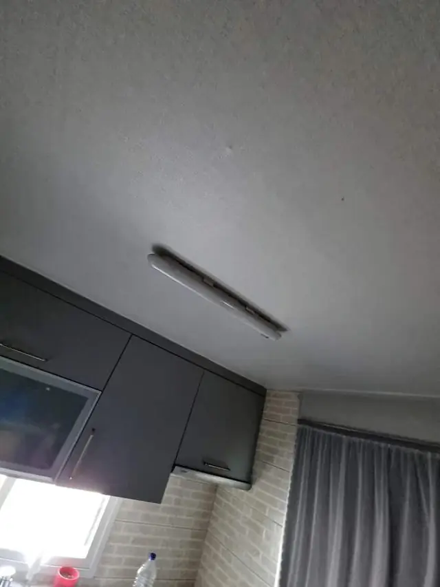 주방 전등 교체 작업 전